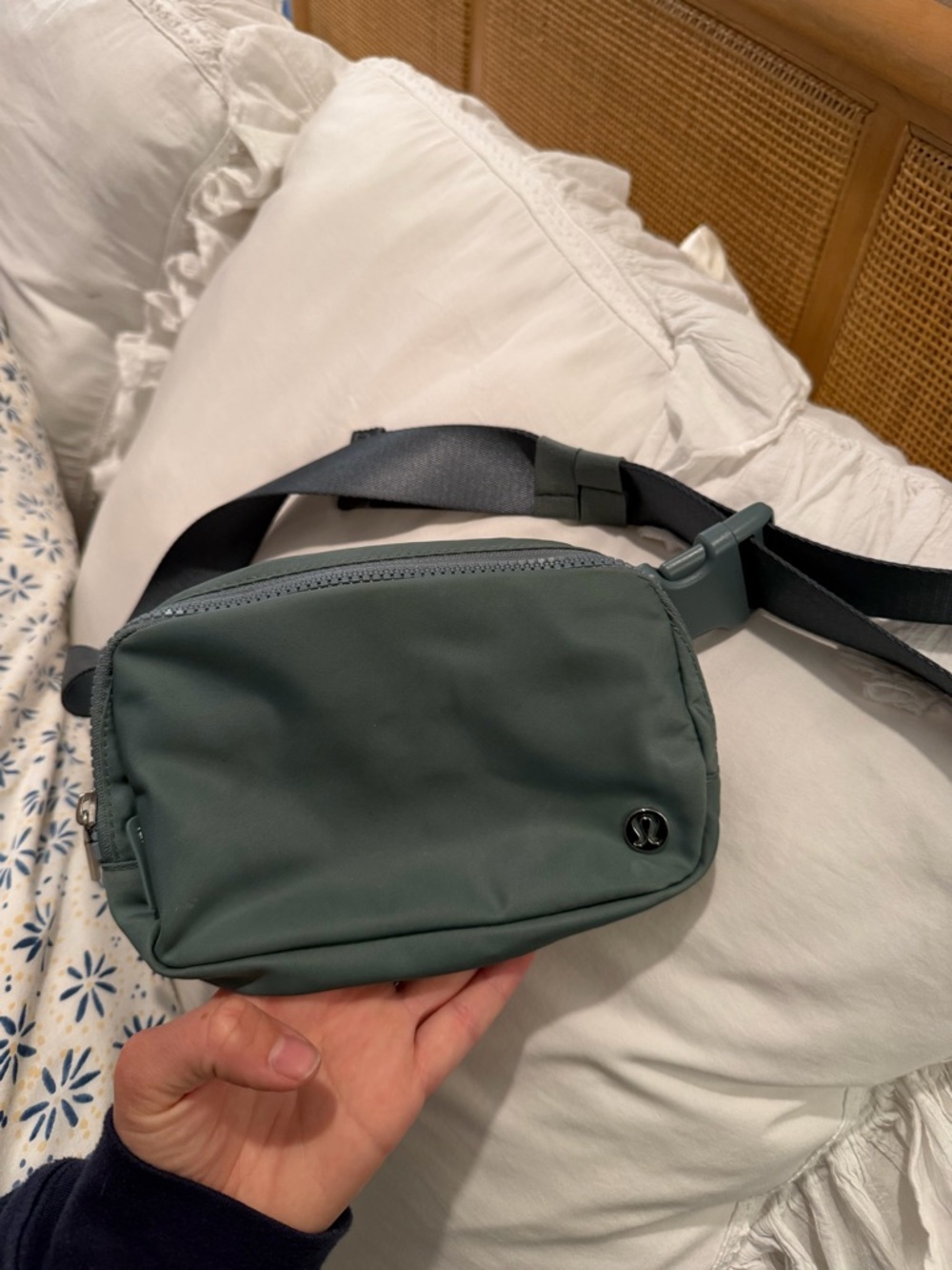 lululemon athletica women’s fanny pack